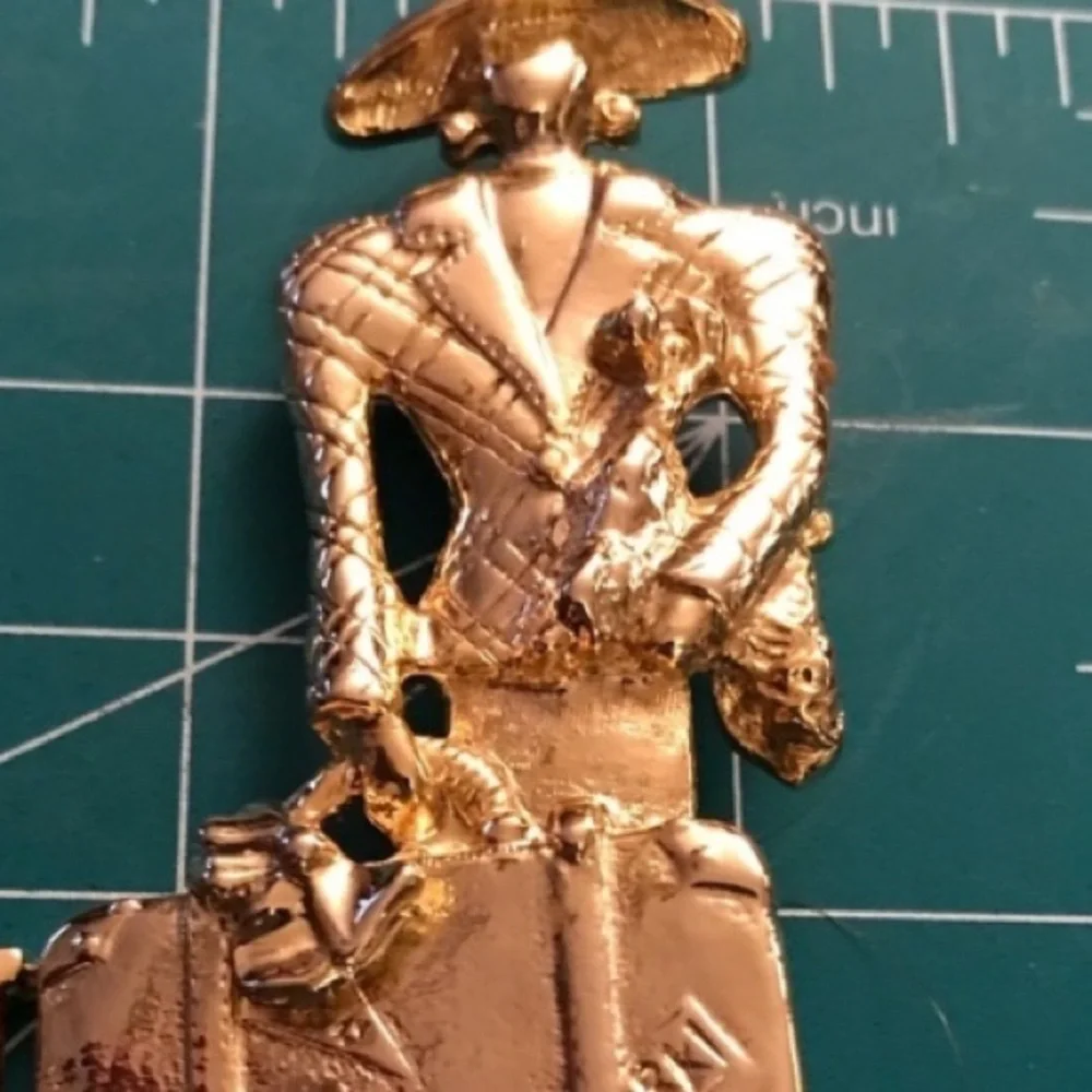 𝅺1980’s gold tone woman with dog brooch “ I Love New York” dangle charms
